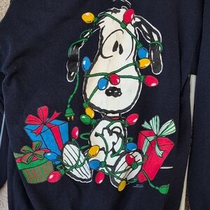 Snoopy Tangled In Christmas Lights Holiday Sweatshirt Sz L Large